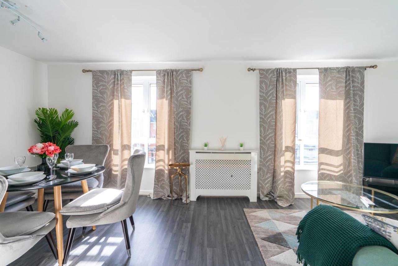 Suites By Rehoboth - Abbey Wood Station - London Zone 4 Bagian luar foto