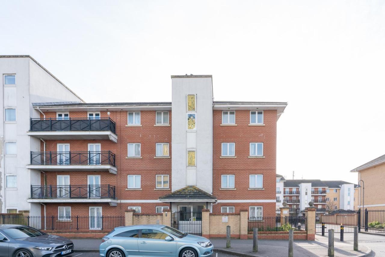 Suites By Rehoboth - Abbey Wood Station - London Zone 4 Bagian luar foto