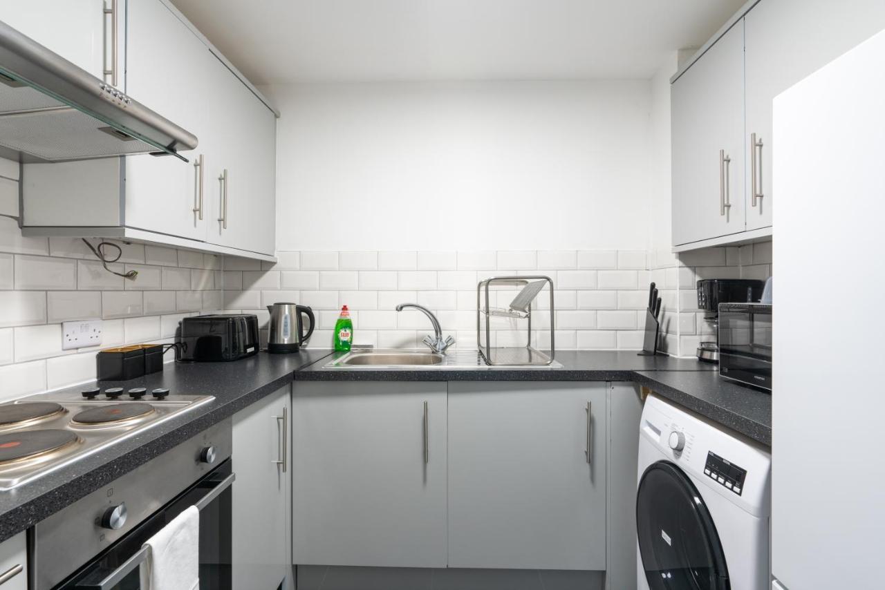 Suites By Rehoboth - Abbey Wood Station - London Zone 4 Bagian luar foto