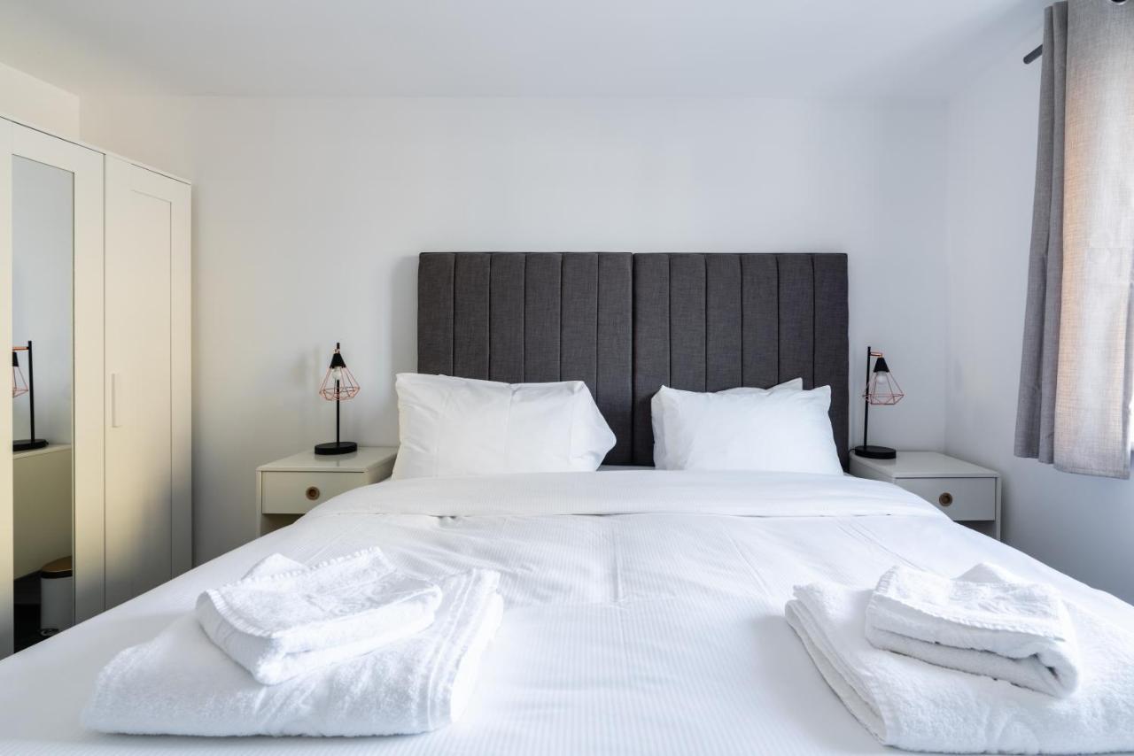 Suites By Rehoboth - Abbey Wood Station - London Zone 4 Bagian luar foto