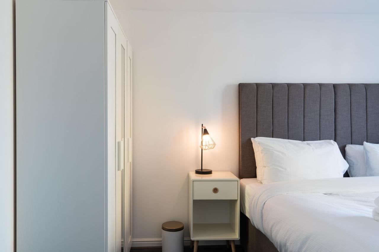 Suites By Rehoboth - Abbey Wood Station - London Zone 4 Bagian luar foto