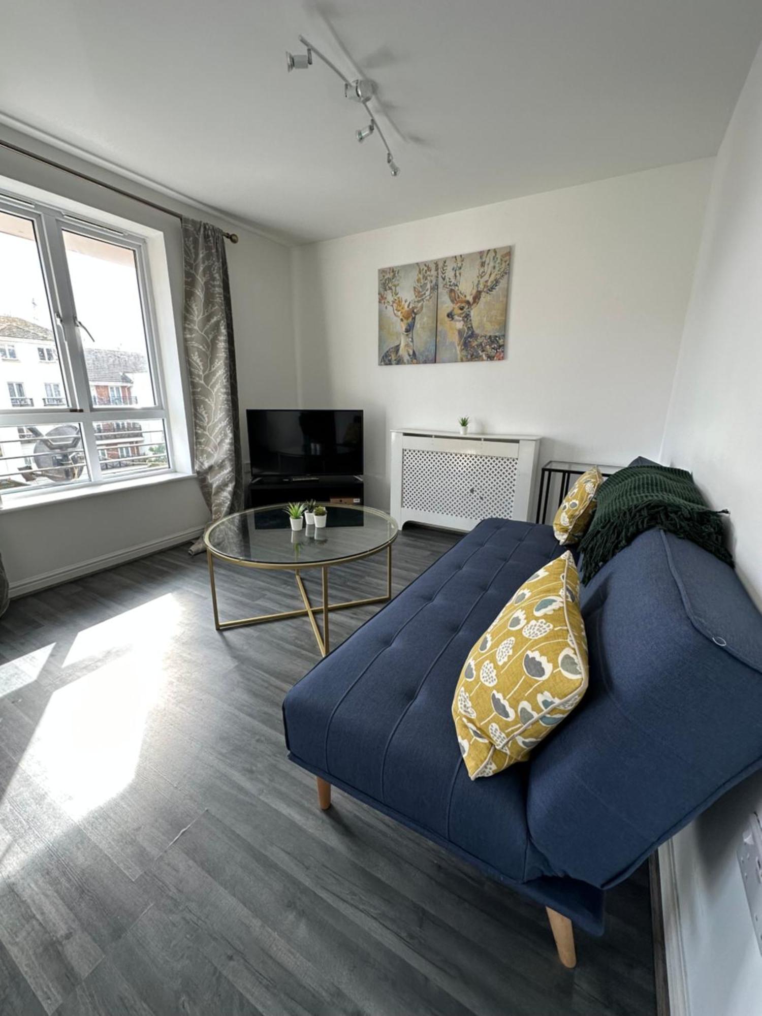 Suites By Rehoboth - Abbey Wood Station - London Zone 4 Bagian luar foto