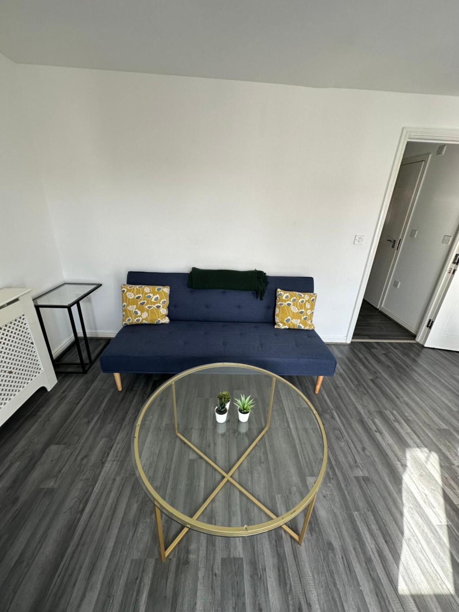 Suites By Rehoboth - Abbey Wood Station - London Zone 4 Bagian luar foto