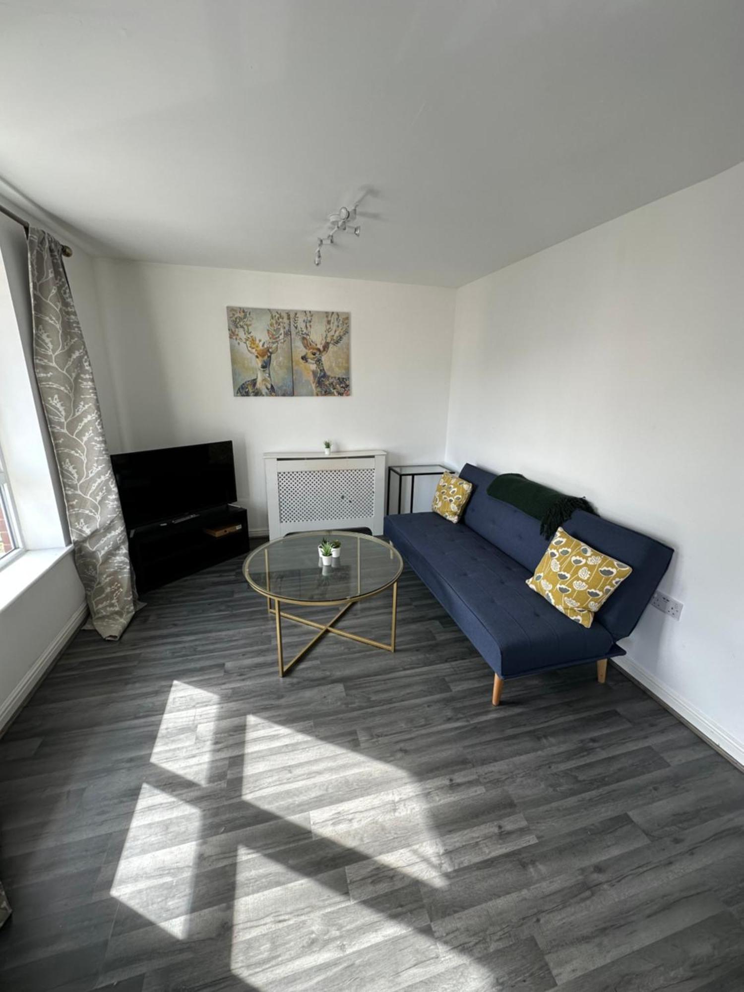 Suites By Rehoboth - Abbey Wood Station - London Zone 4 Bagian luar foto